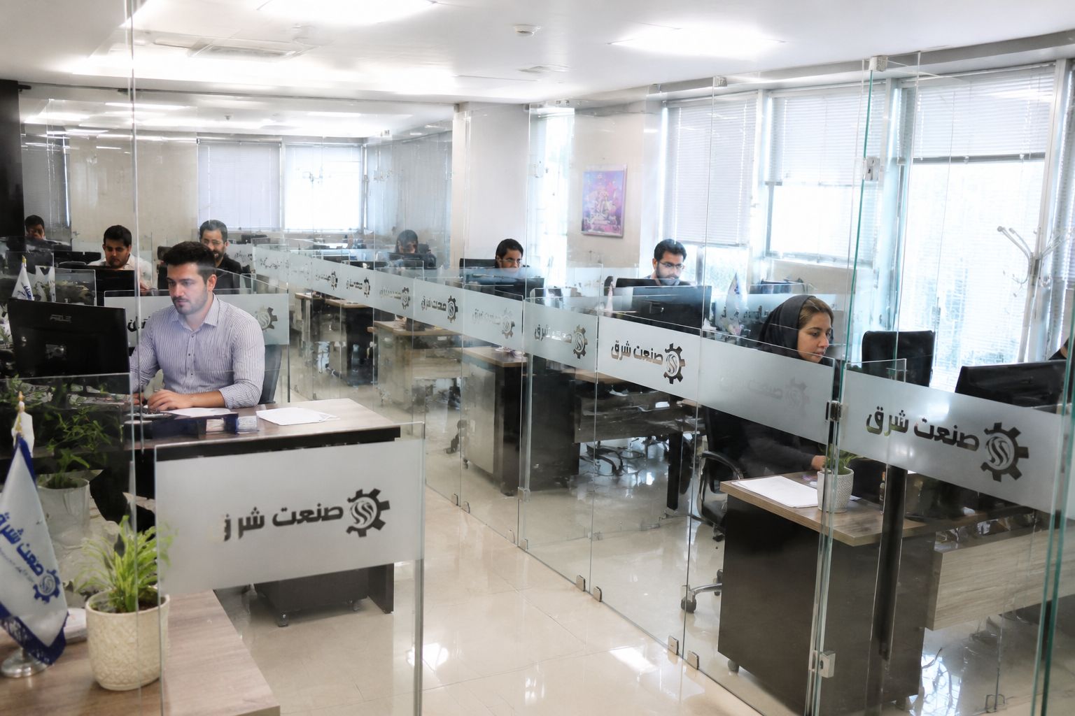 تیم و محیط کاری گروه صنعتی صنعت شرق